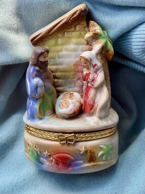 3 1/2” Nativity Trinket Box Glazed Porcelain Hand Painted